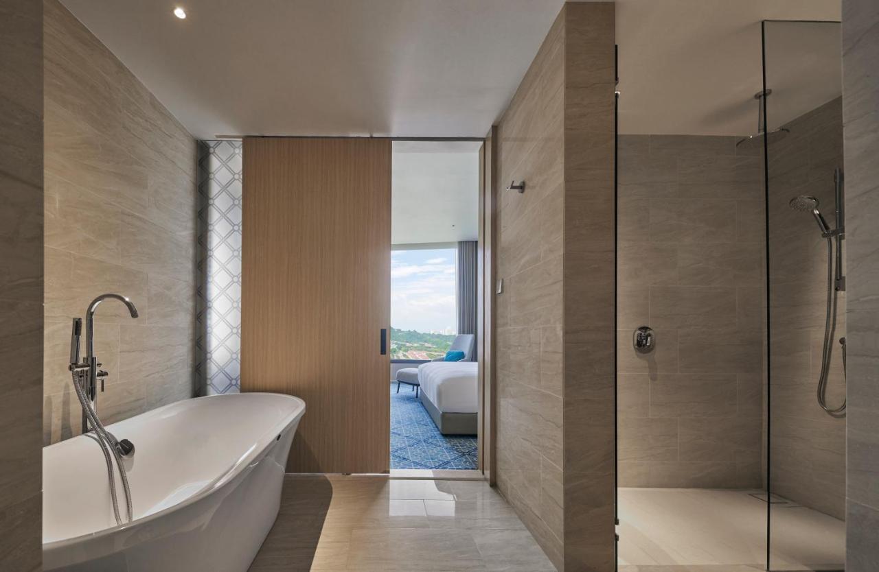 Hotel Amari Spice Penang Bayan Lepas Exteriér fotografie Bathroom