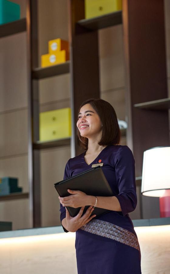 Hotel Amari Spice Penang Bayan Lepas Exteriér fotografie A student at the library